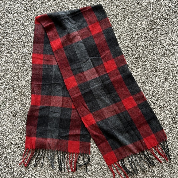 Geoffrey Beene Scarf - Picture 2 of 3